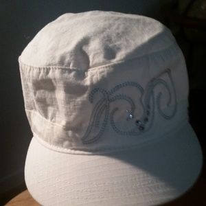 Callaway white cap Adjustable strap.